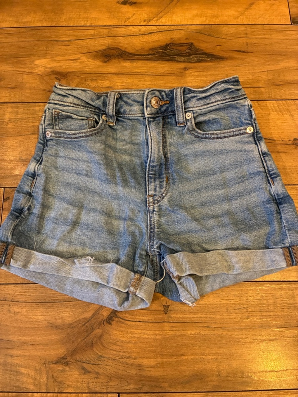 American Eagle High-Rise Light Blue Denim Shorts 000